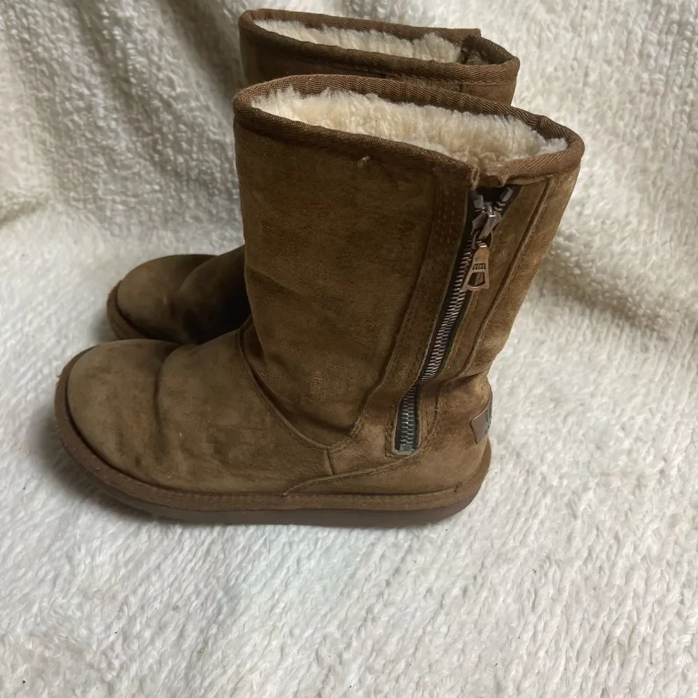 UGG Australia Mayfair Brown Suede Shearling Boots SZ6 side zipper rubber soles.